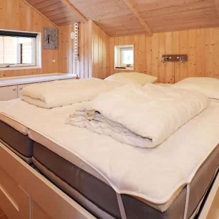 8 Person In Hadsund-by Traum