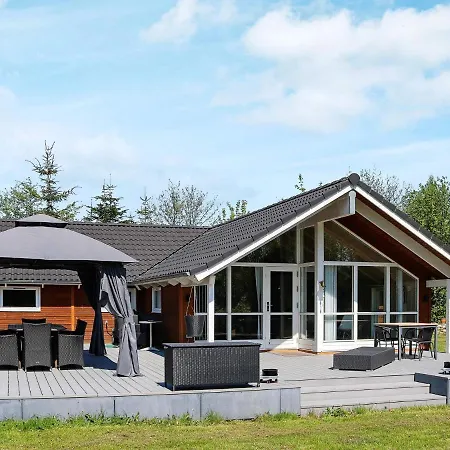 8 Person In Hadsund-by Traum *